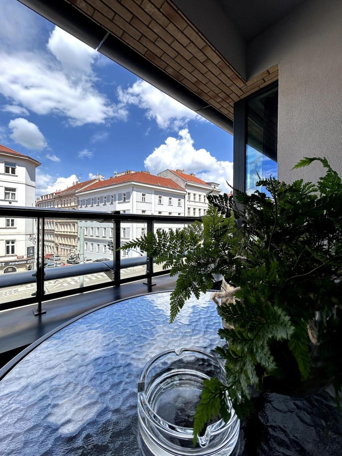 Viktoria With Garage & Balcony Appartamento *