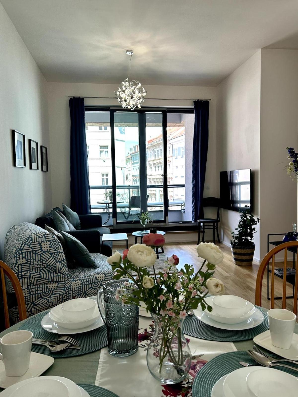 Appartamento Viktoria With Garage & Balcony